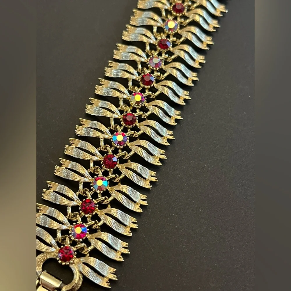 Lisner Red Rhinestone Parure - Picture 8 of 11